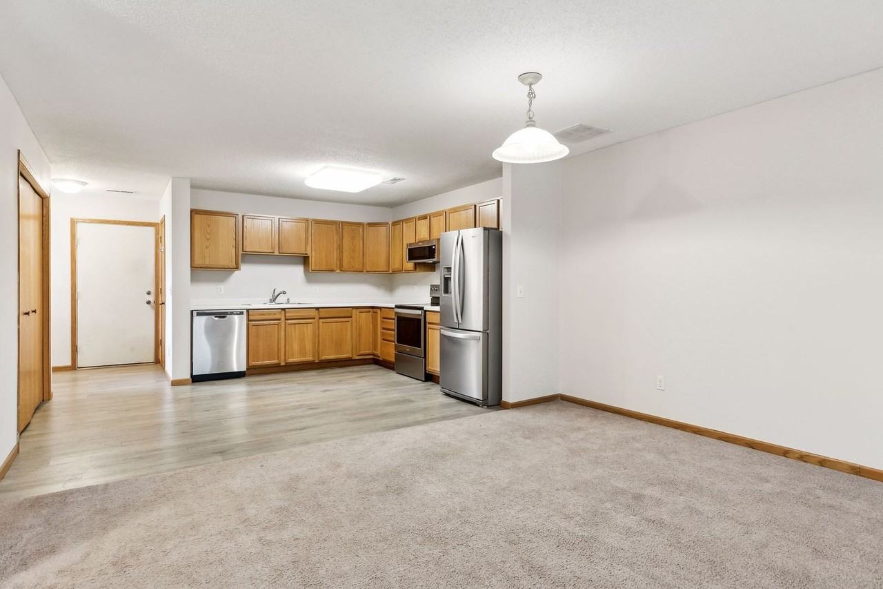 337 Williamsburg Pl Apt D - Photo 6 of 27