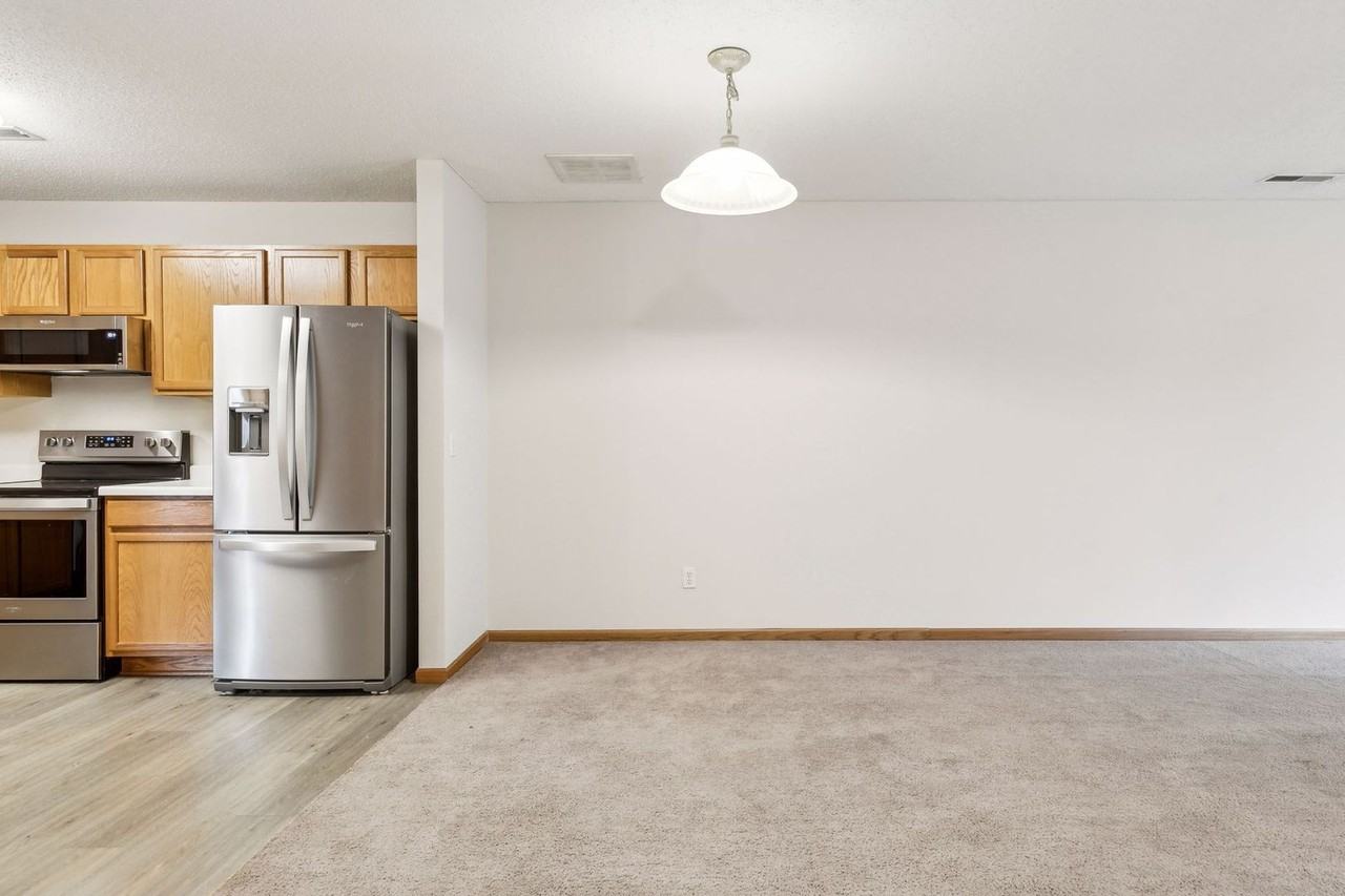 337 Williamsburg Pl Apt D - Photo 7 of 27