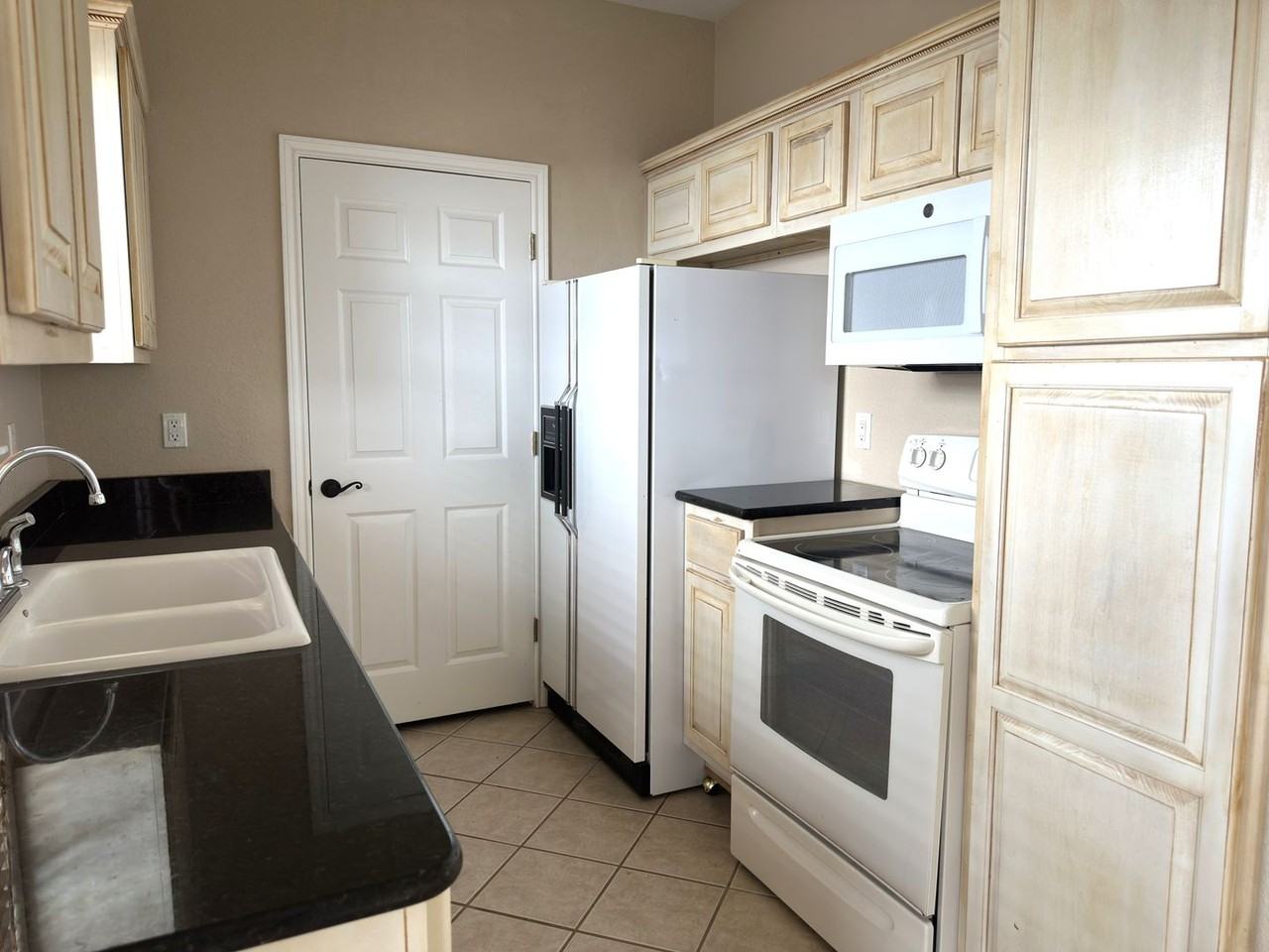 603 E 8th St #C - Photo 7 of 12
