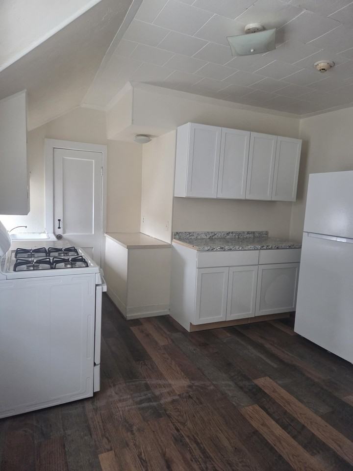 200 Park Ave #3 - Photo 7 of 7