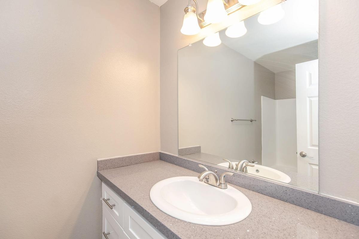 570 Knollview Ct - Photo 4 of 33