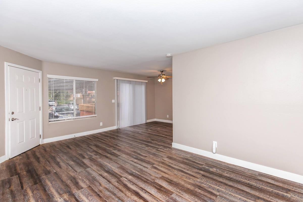 570 Knollview Ct - Photo 2 of 33
