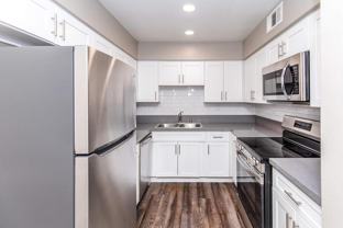 570 Knollview Ct - Photo 1 of 1