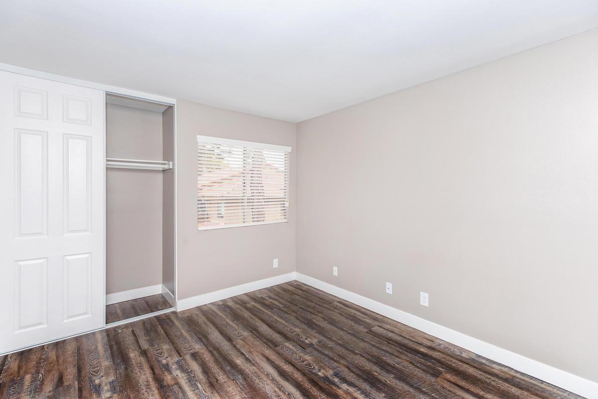 570 Knollview Ct - Photo 5 of 33