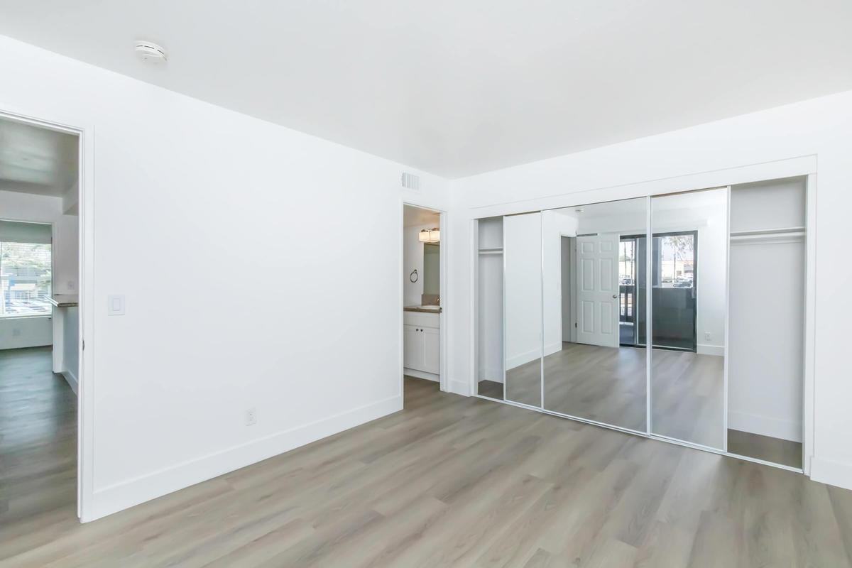 1211 W 6th St - Photo 5 of 43