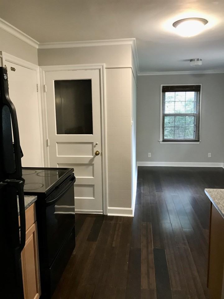 4904 W 58th St #1 - Photo 7 of 17