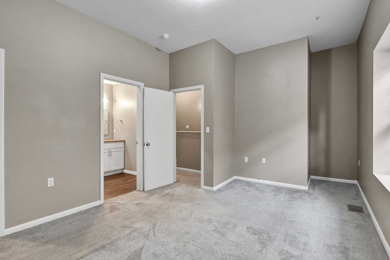 Columbus Lofts - Photo 4 of 33