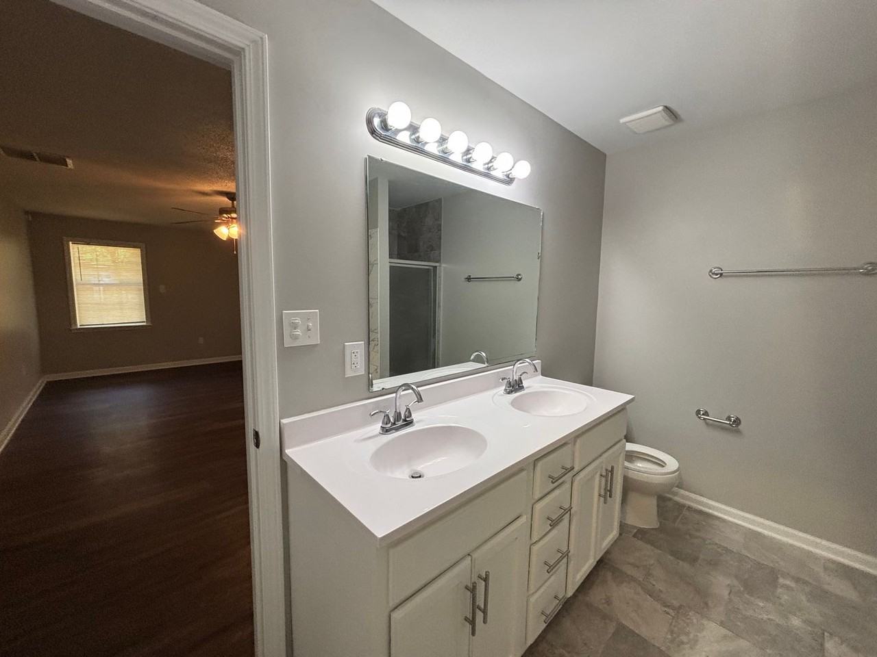 4960 Sherry Dr - Photo 4 of 13