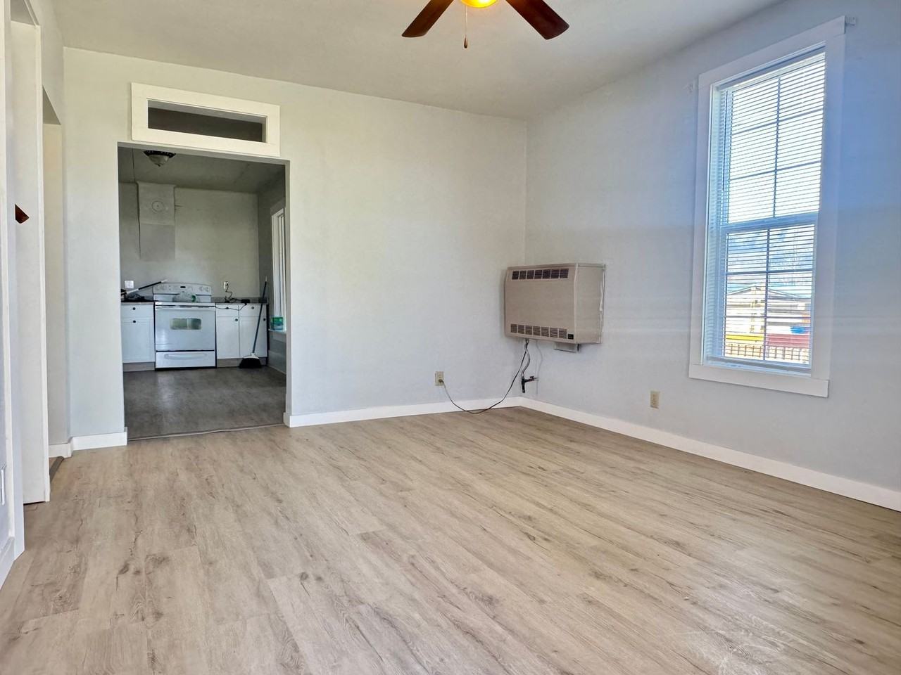 312 E Electric St - Photo 5 of 22