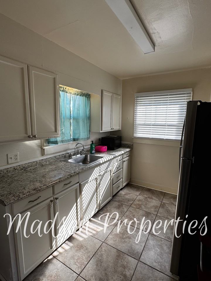 2350 B St #1 - Photo 4 of 12