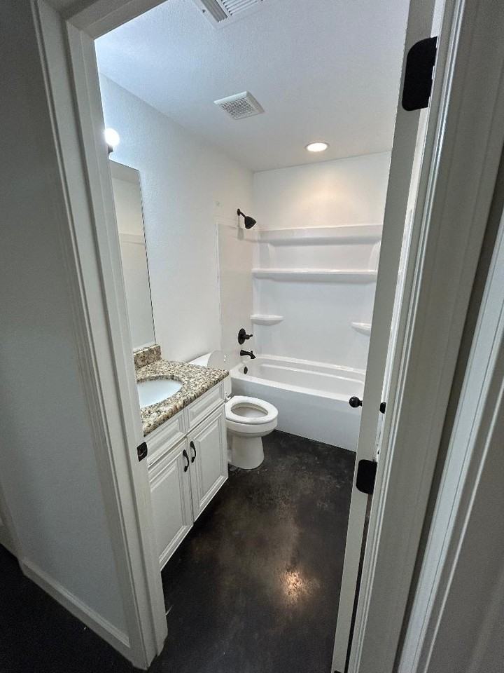 312 W School St #1 - Photo 4 of 14