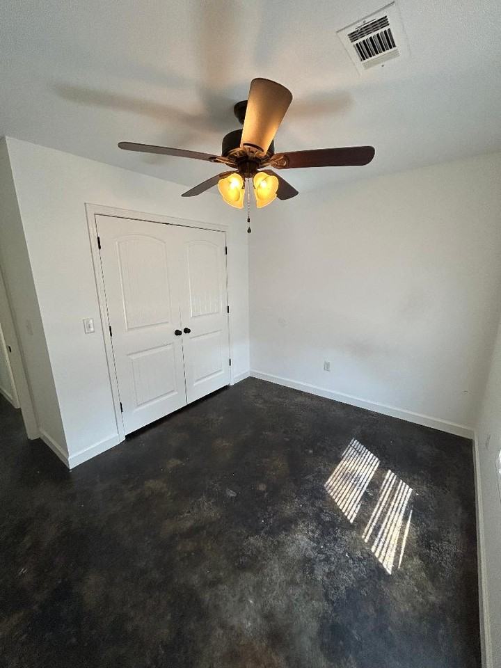 312 W School St #1 - Photo 5 of 14