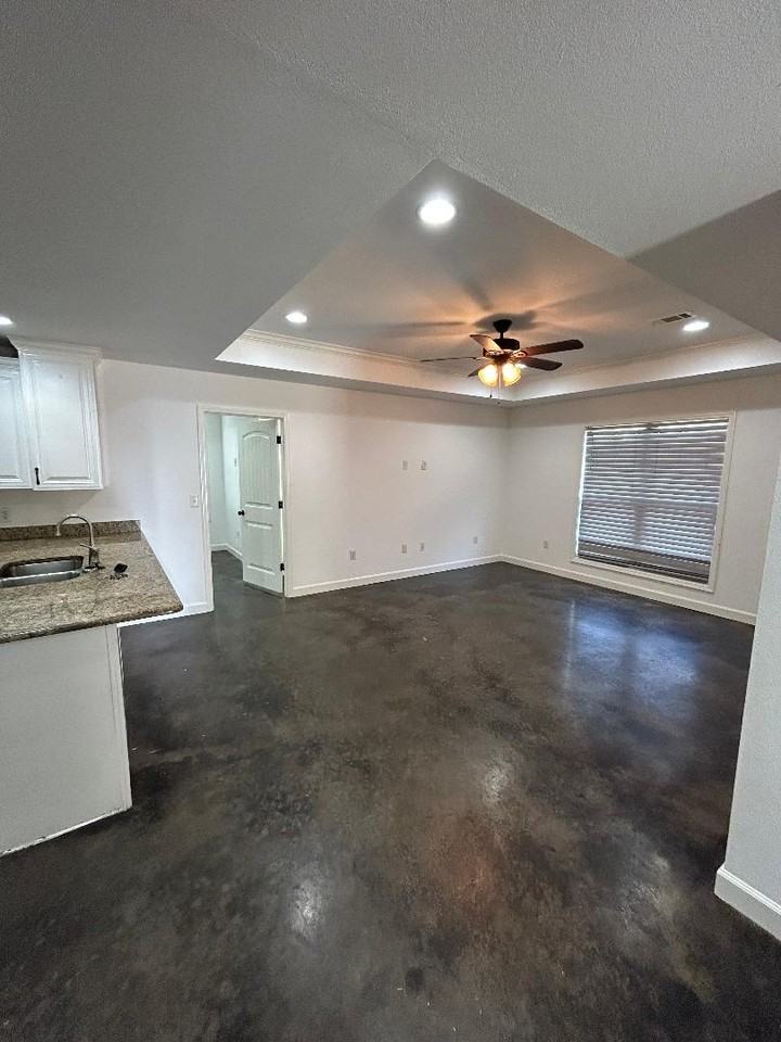 312 W School St #1 - Photo 7 of 14