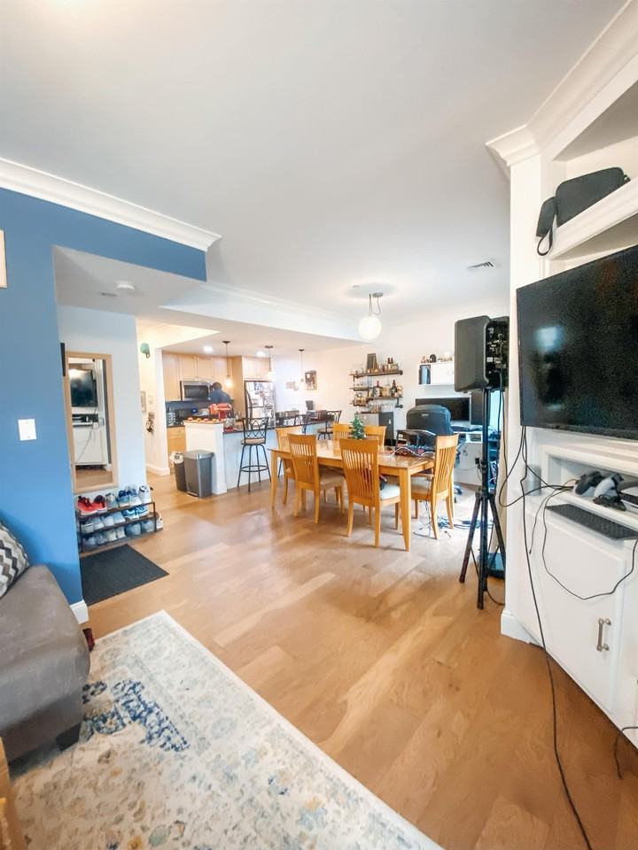 121 Green St #203 - Photo 5 of 17