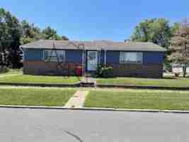 featured image of 302 E 9th St #1