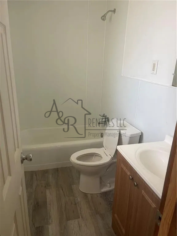 302 E 9th St #1 - Photo 2 of 6