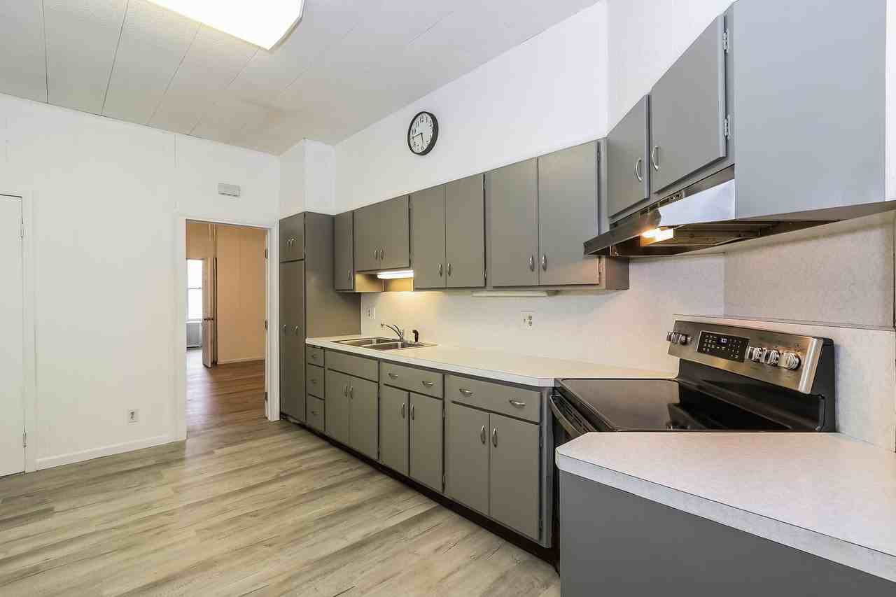 340-342 W Broad St - Photo 3 of 27