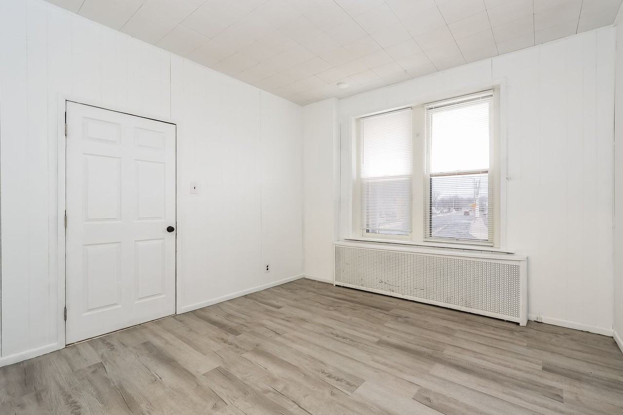 340-342 W Broad St - Photo 6 of 27