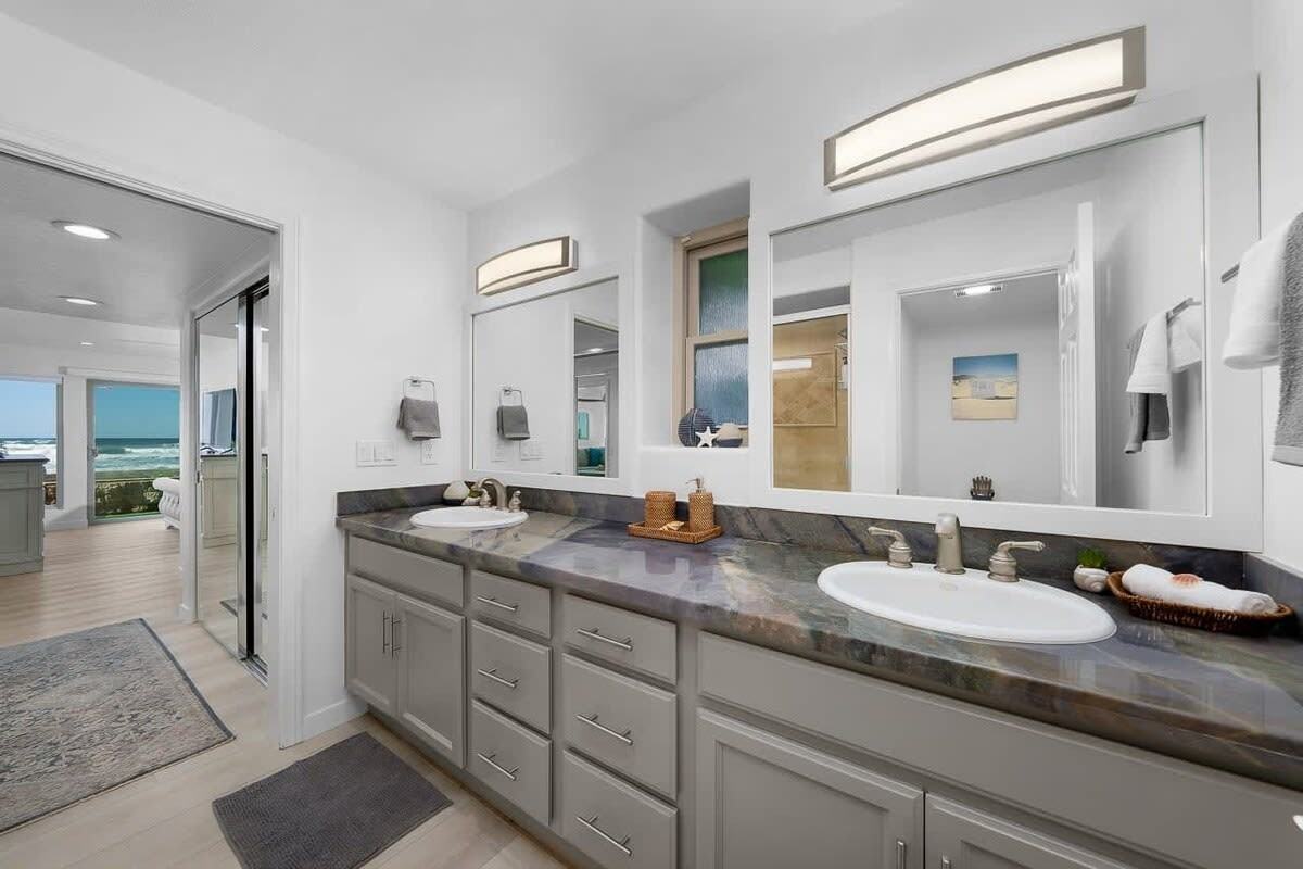 3901 Ocean Front Walk #1 - Photo 2 of 16