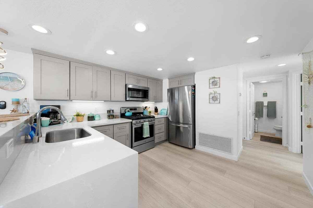 3901 Ocean Front Walk #1 - Photo 5 of 16