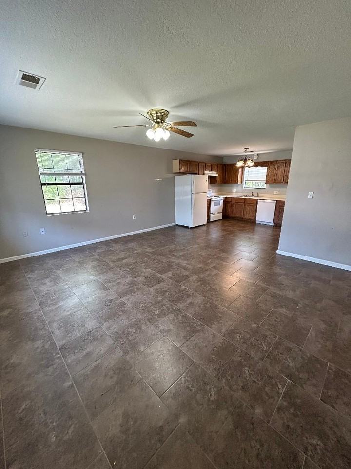 103 Jewell Cv #1 - Photo 2 of 8