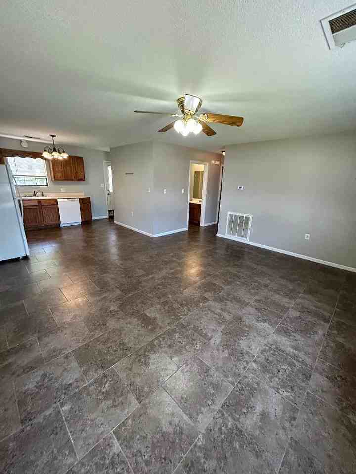 103 Jewell Cv #1 - Photo 3 of 8