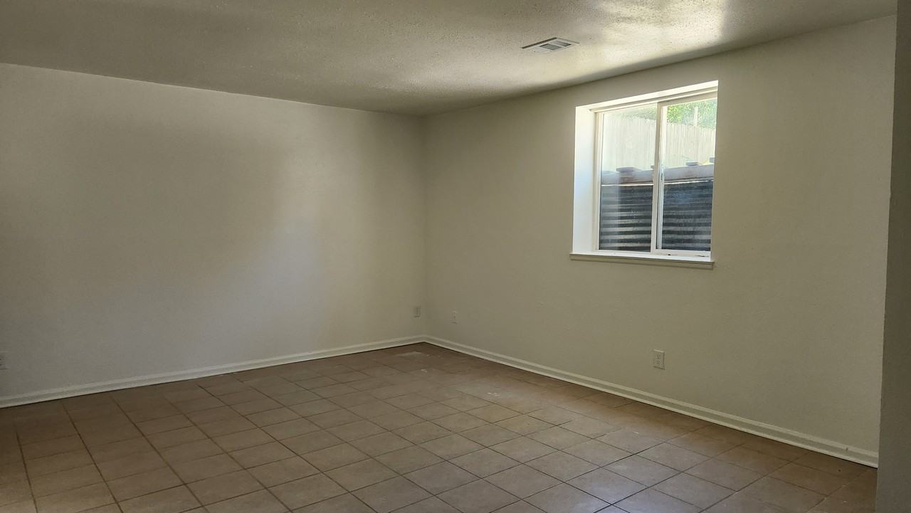 1023 Washington Ave #1023 - Photo 3 of 19