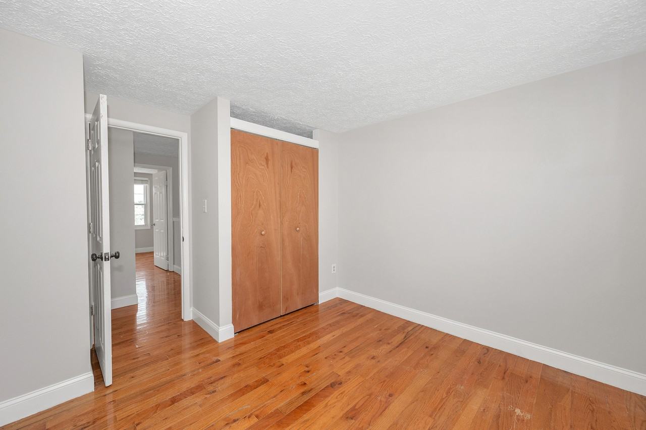 11724 Rosearbor Ct - Photo 3 of 15