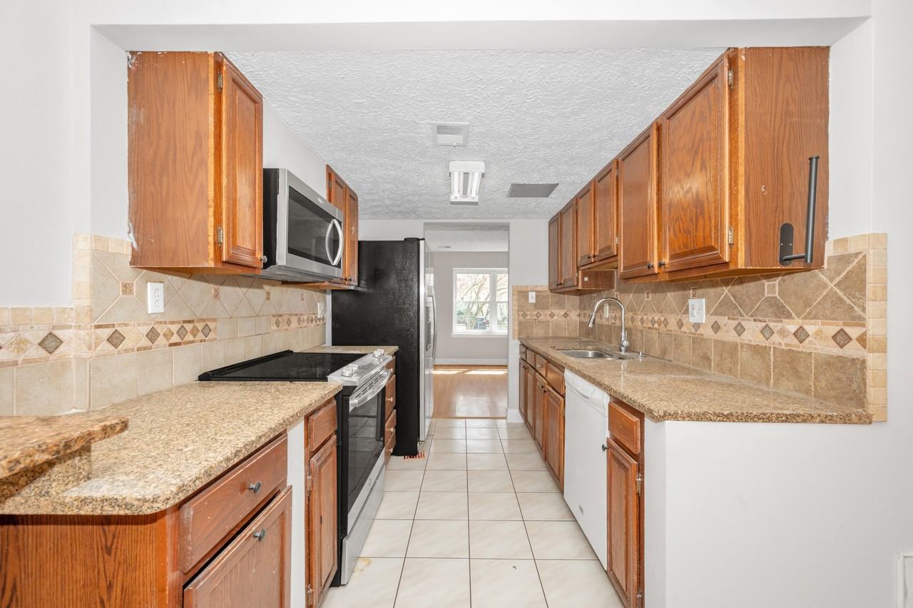 11724 Rosearbor Ct - Photo 7 of 15