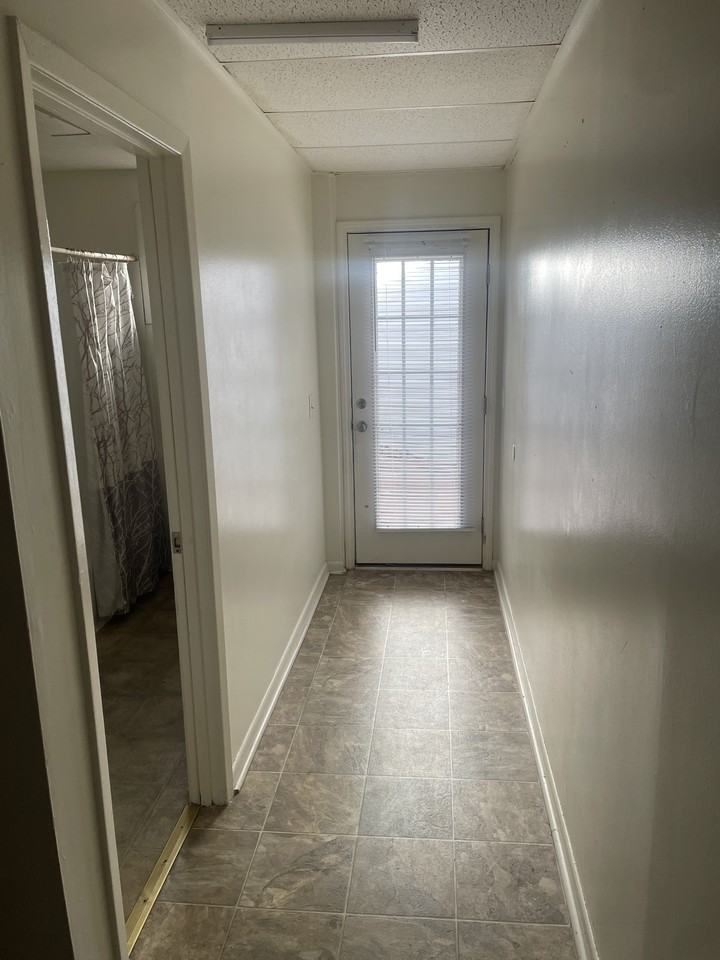 18030 Us Highway 31 #18030APT4 - Photo 4 of 11