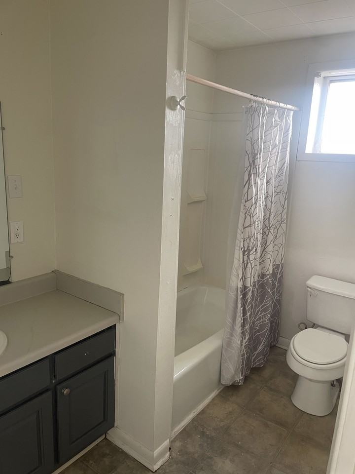 18030 Us Highway 31 #18030APT4 - Photo 5 of 11