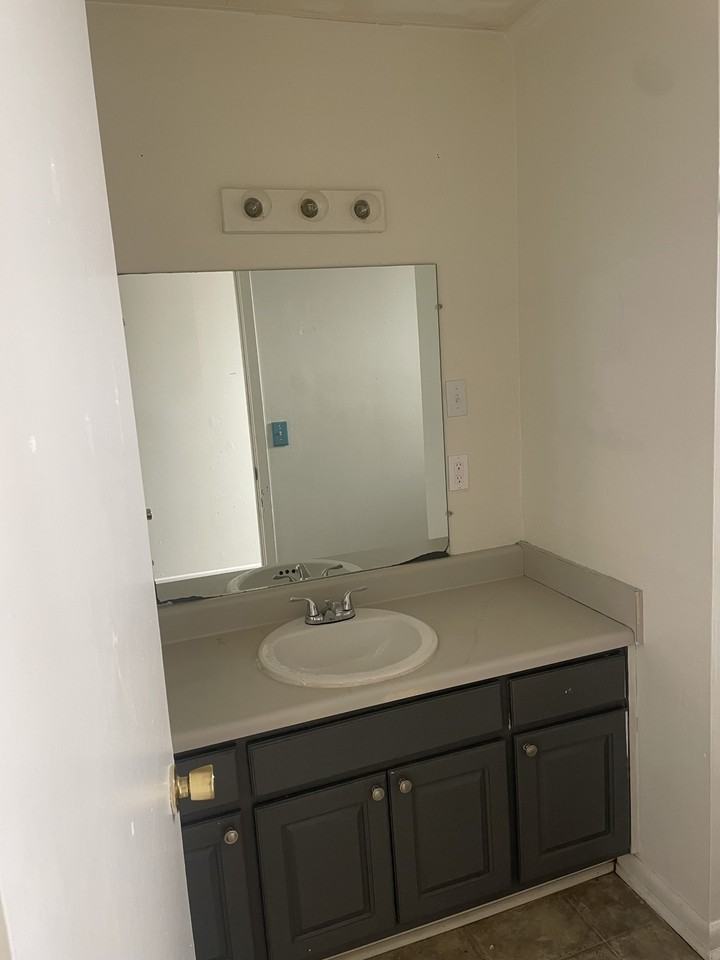 18030 Us Highway 31 #18030APT4 - Photo 6 of 11