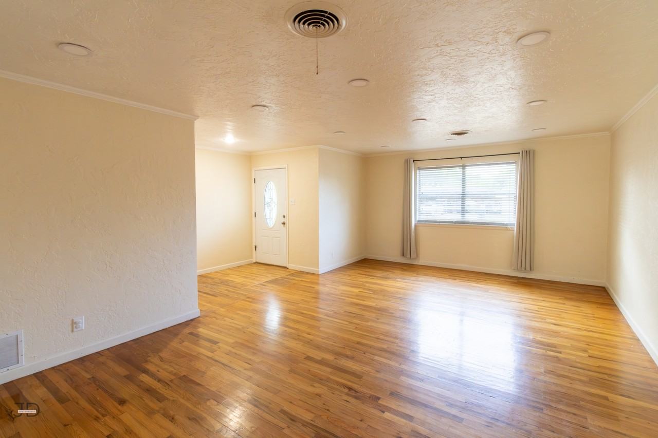 1556 Singleton Ave #1 - Photo 3 of 22