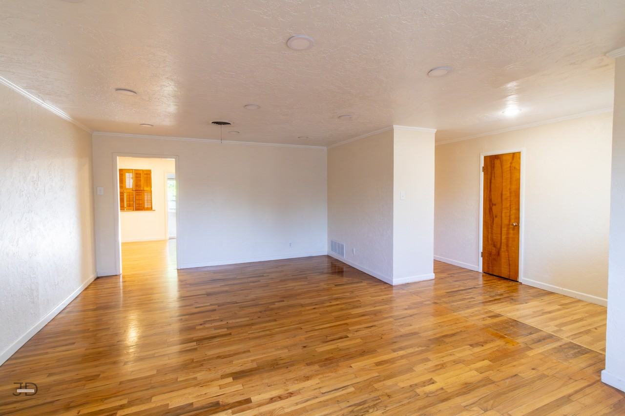 1556 Singleton Ave #1 - Photo 4 of 22