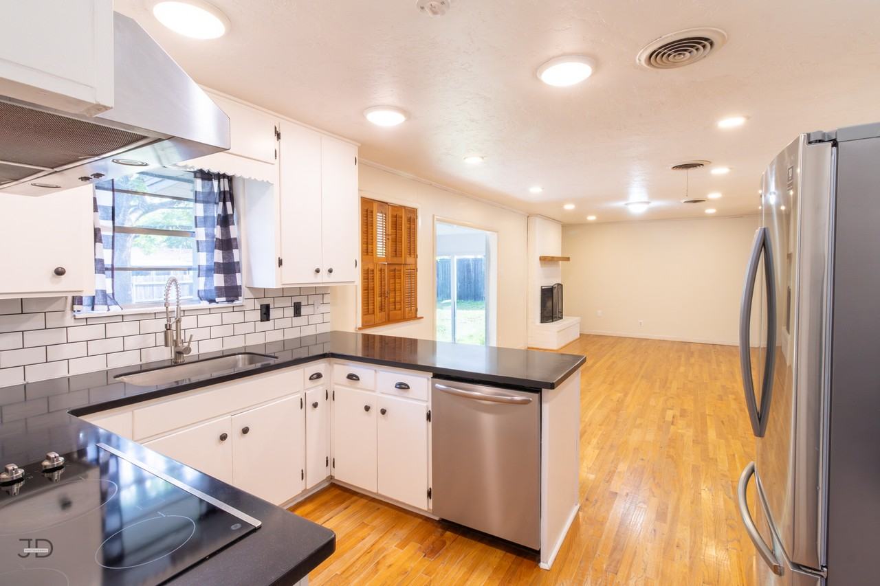 1556 Singleton Ave #1 - Photo 7 of 22