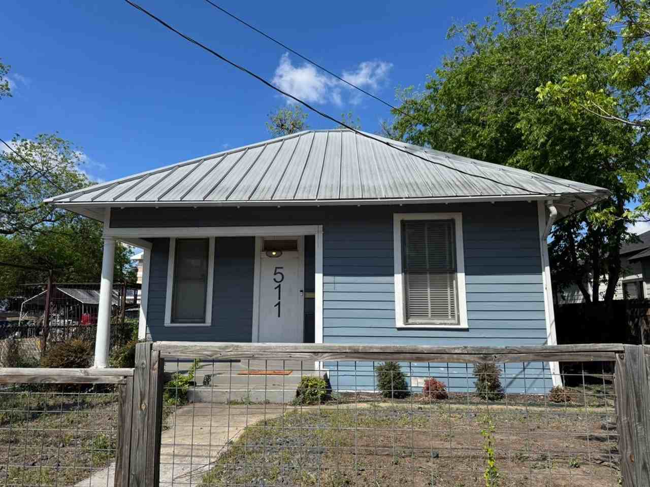 511 N Monumental