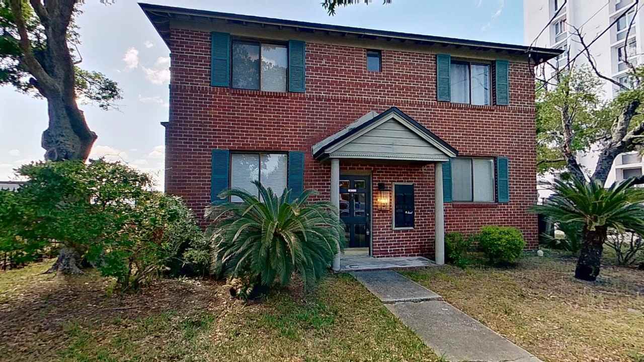 1436 Le Baron Ave - Photo 3 of 18