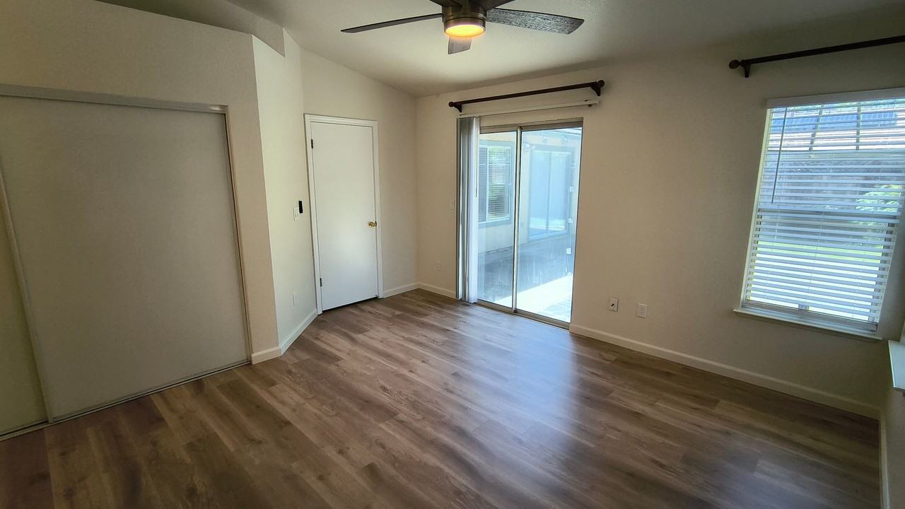 6968 Sunridge Dr - Photo 7 of 46
