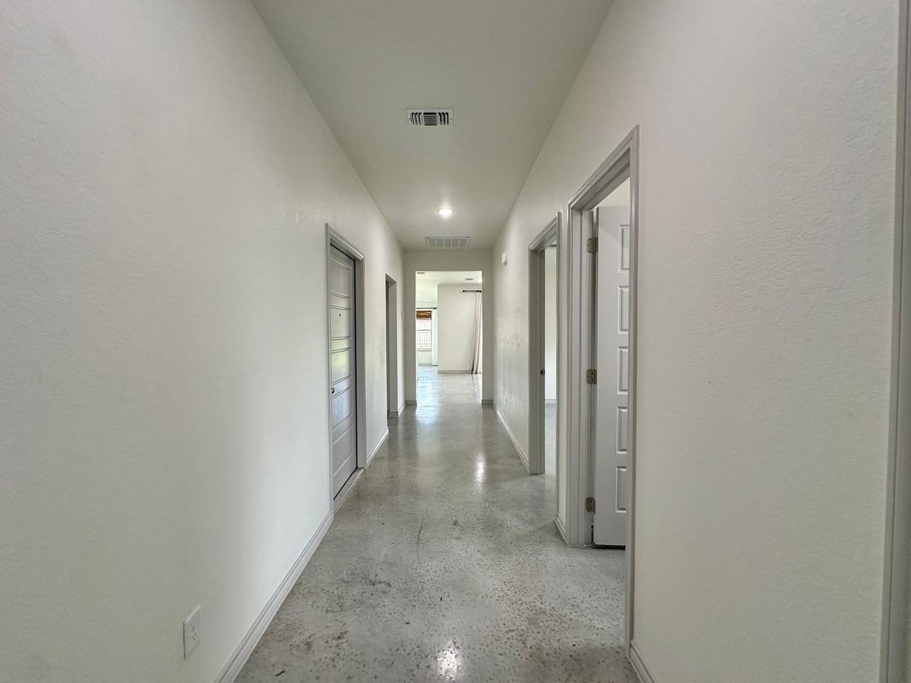 833 Freedom Cir - Photo 2 of 34