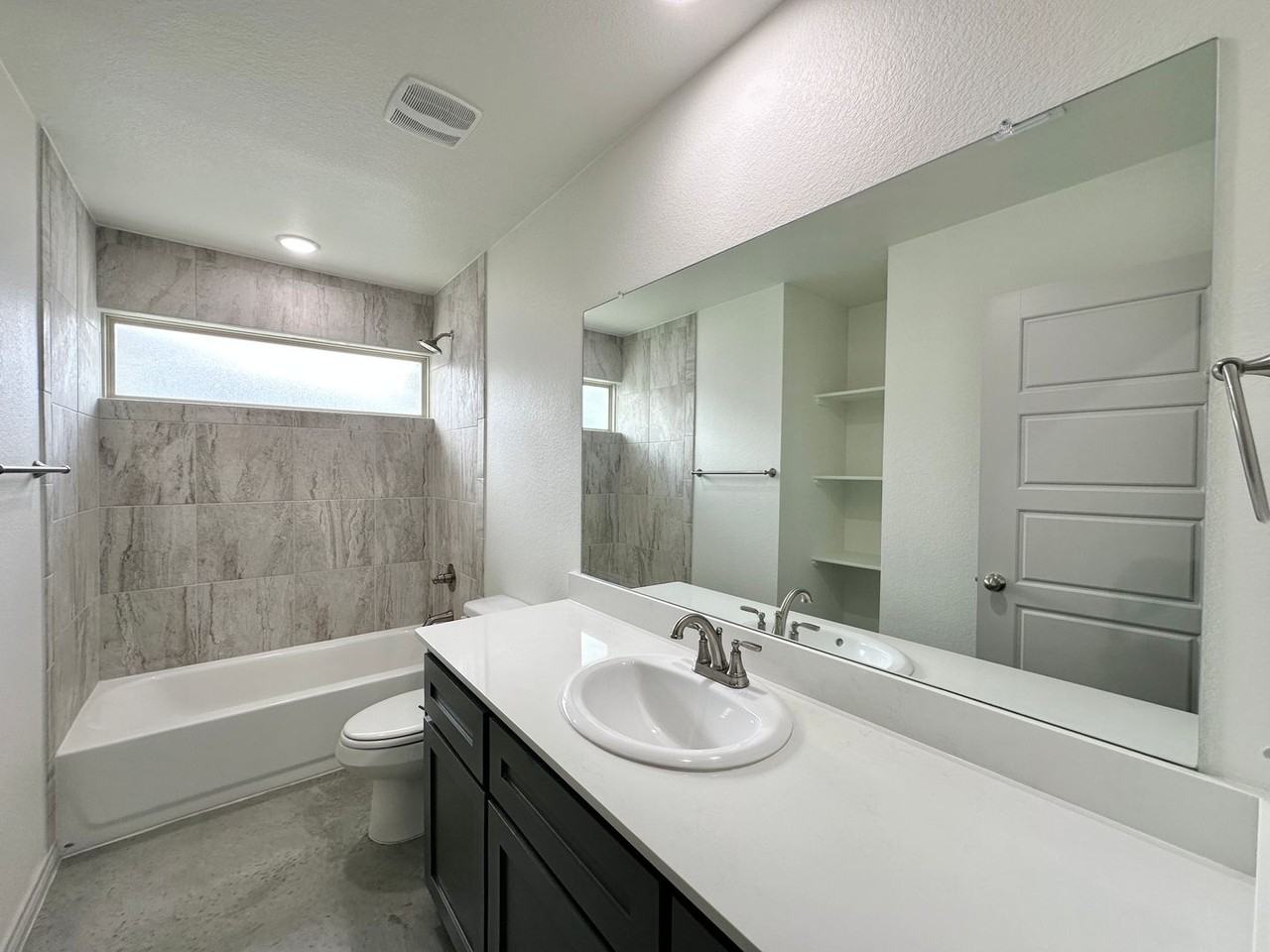 833 Freedom Cir - Photo 5 of 34