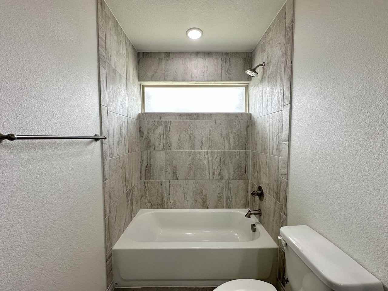 833 Freedom Cir - Photo 6 of 34