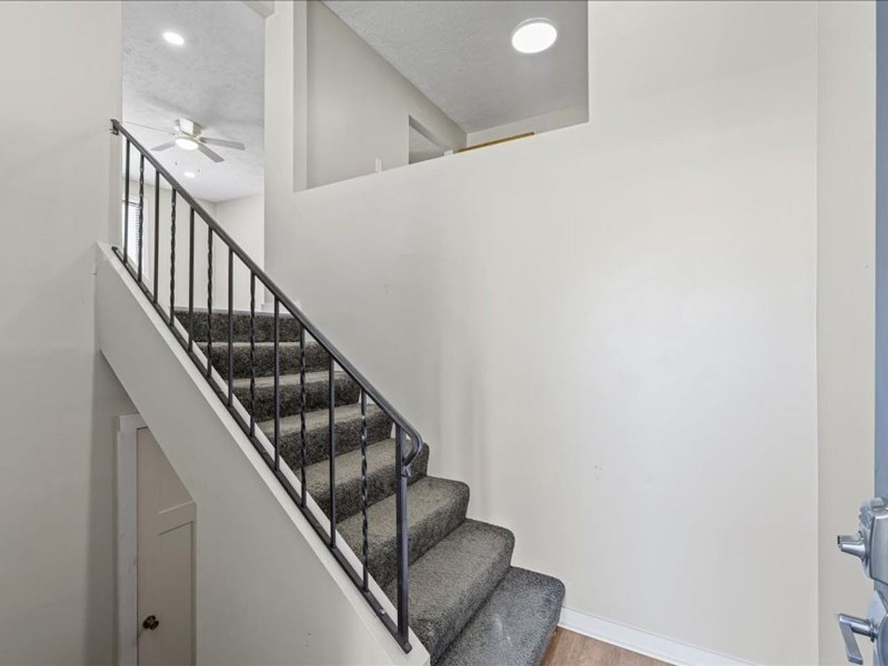 105 N Orr Dr - Photo 4 of 20
