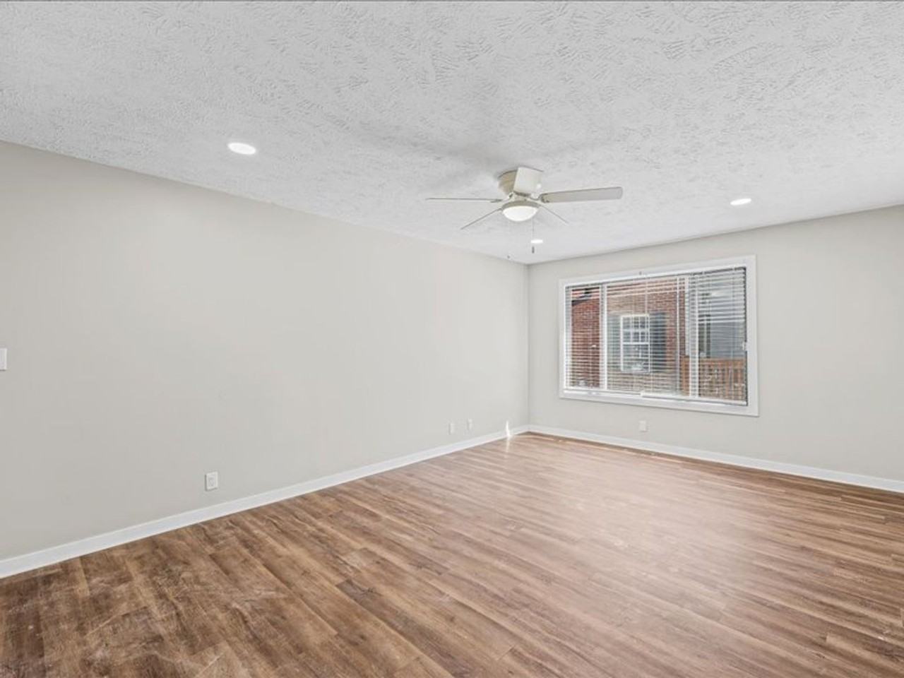 105 N Orr Dr - Photo 6 of 20