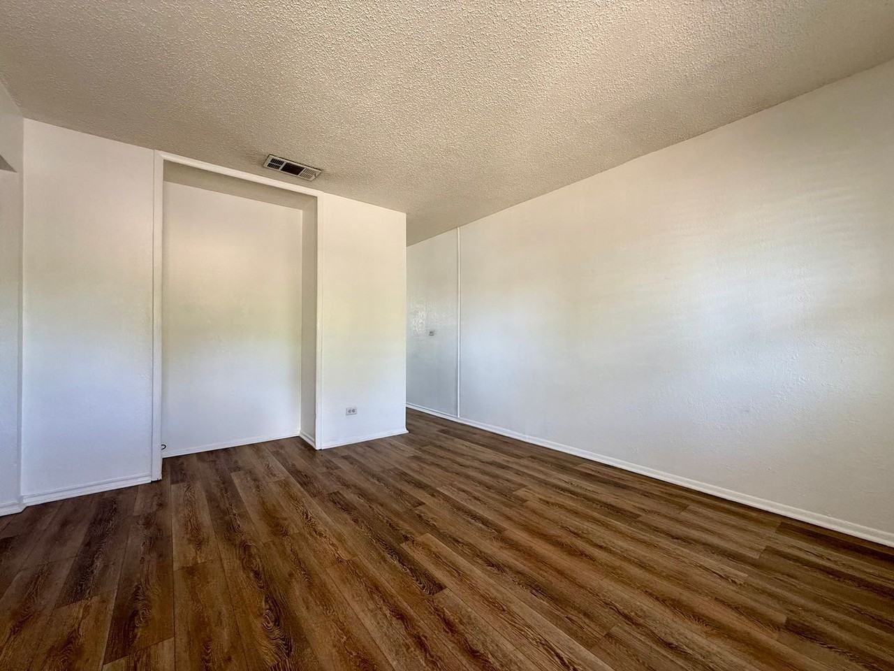 3219 Storey Ave - Photo 3 of 11
