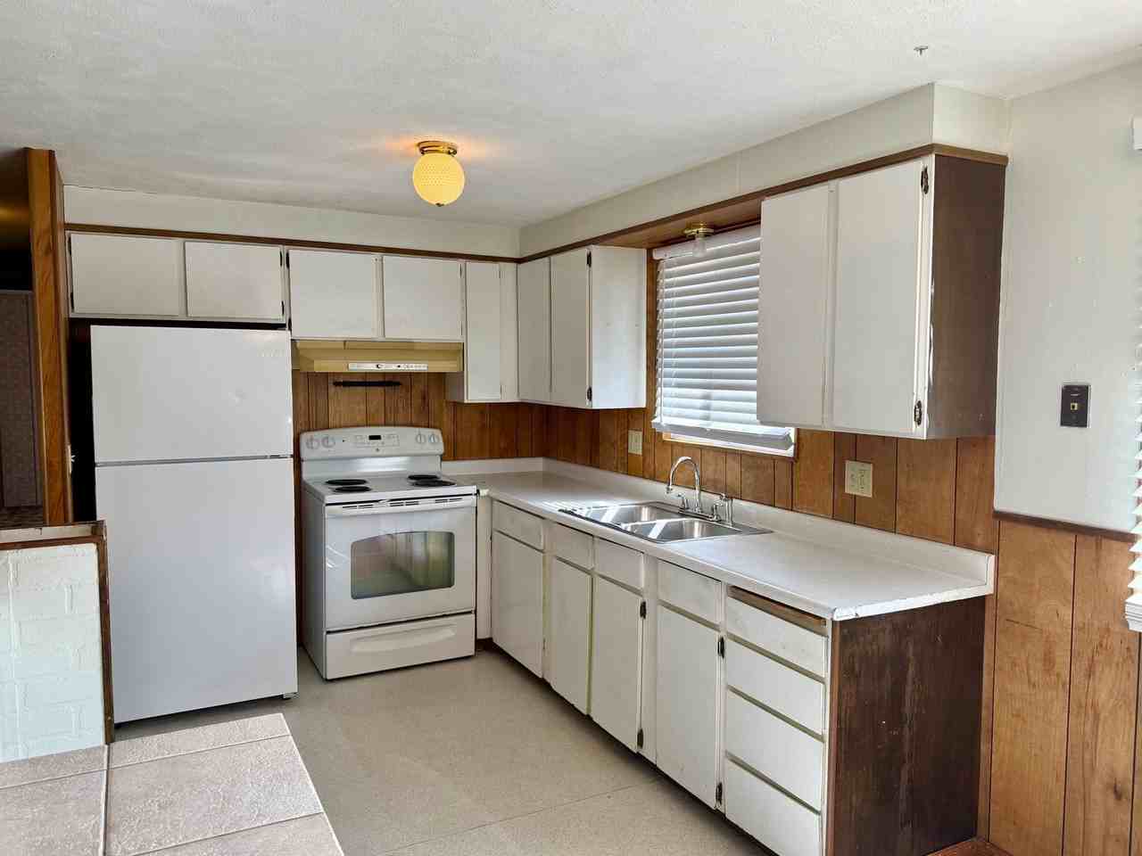 1641 S Fairdale Ave - Photo 3 of 9