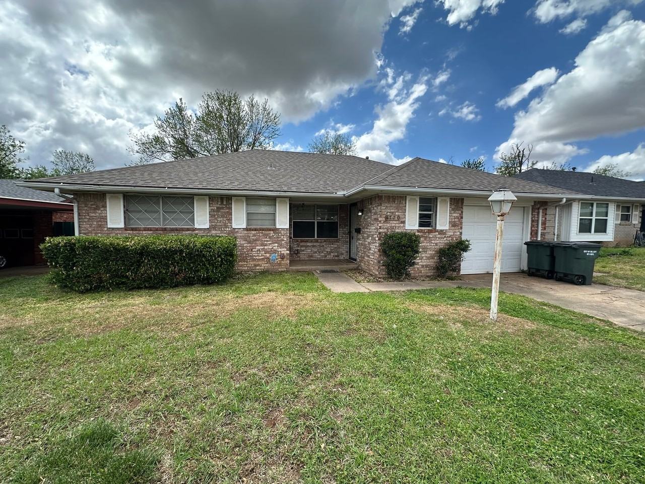 4720 Spiva Dr - Photo 2 of 33