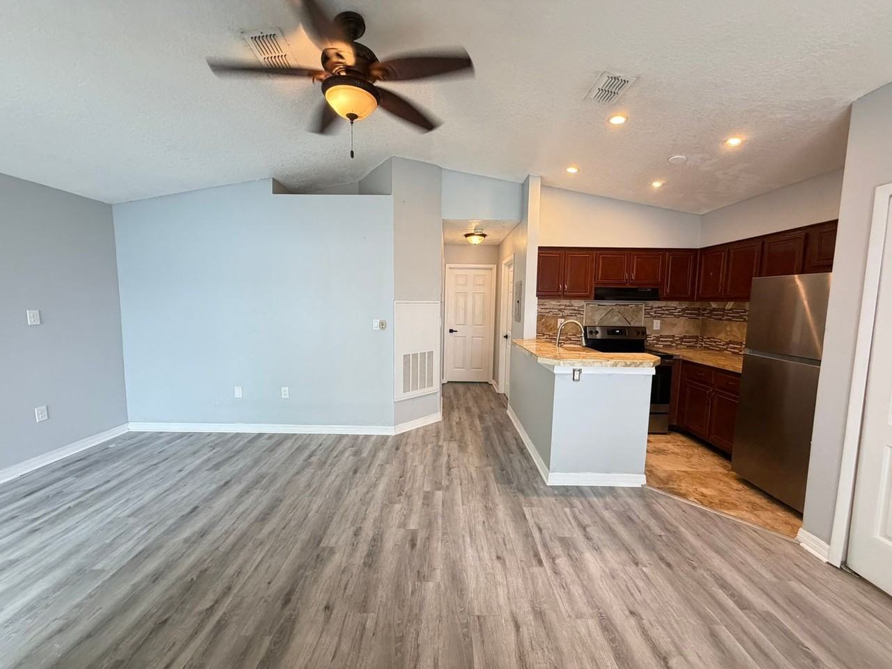 942 Loquat Tree Rd - Photo 5 of 15