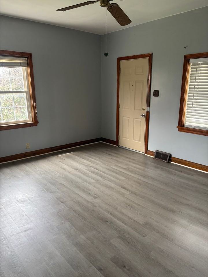 712 E Reynolds St - Photo 2 of 8