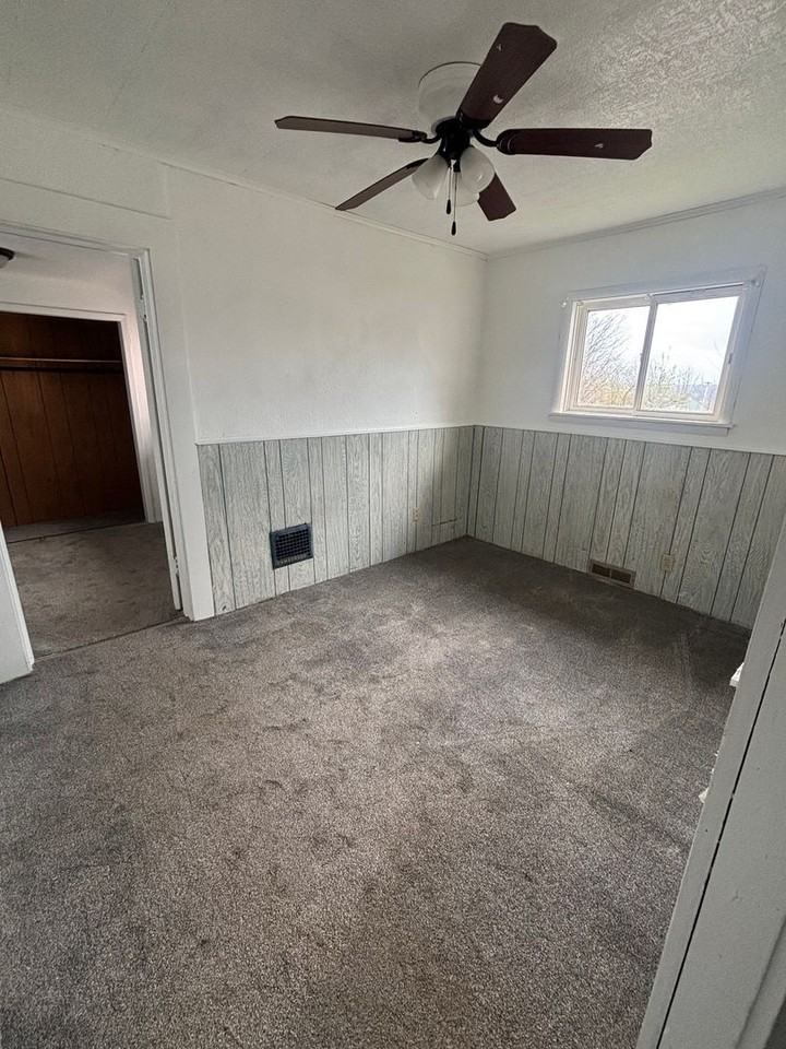 712 E Reynolds St - Photo 6 of 8