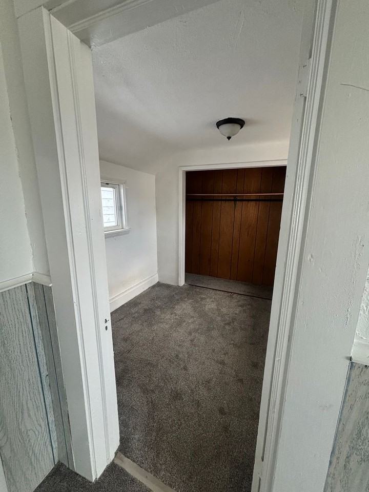 712 E Reynolds St - Photo 7 of 8